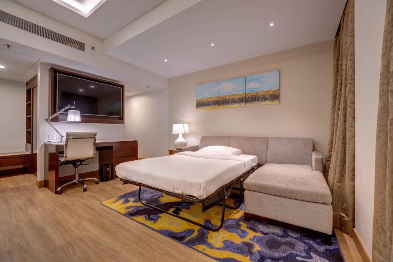 คอร์ตยาร์ด สุรัต Hotel ภายนอก รูปภาพ
