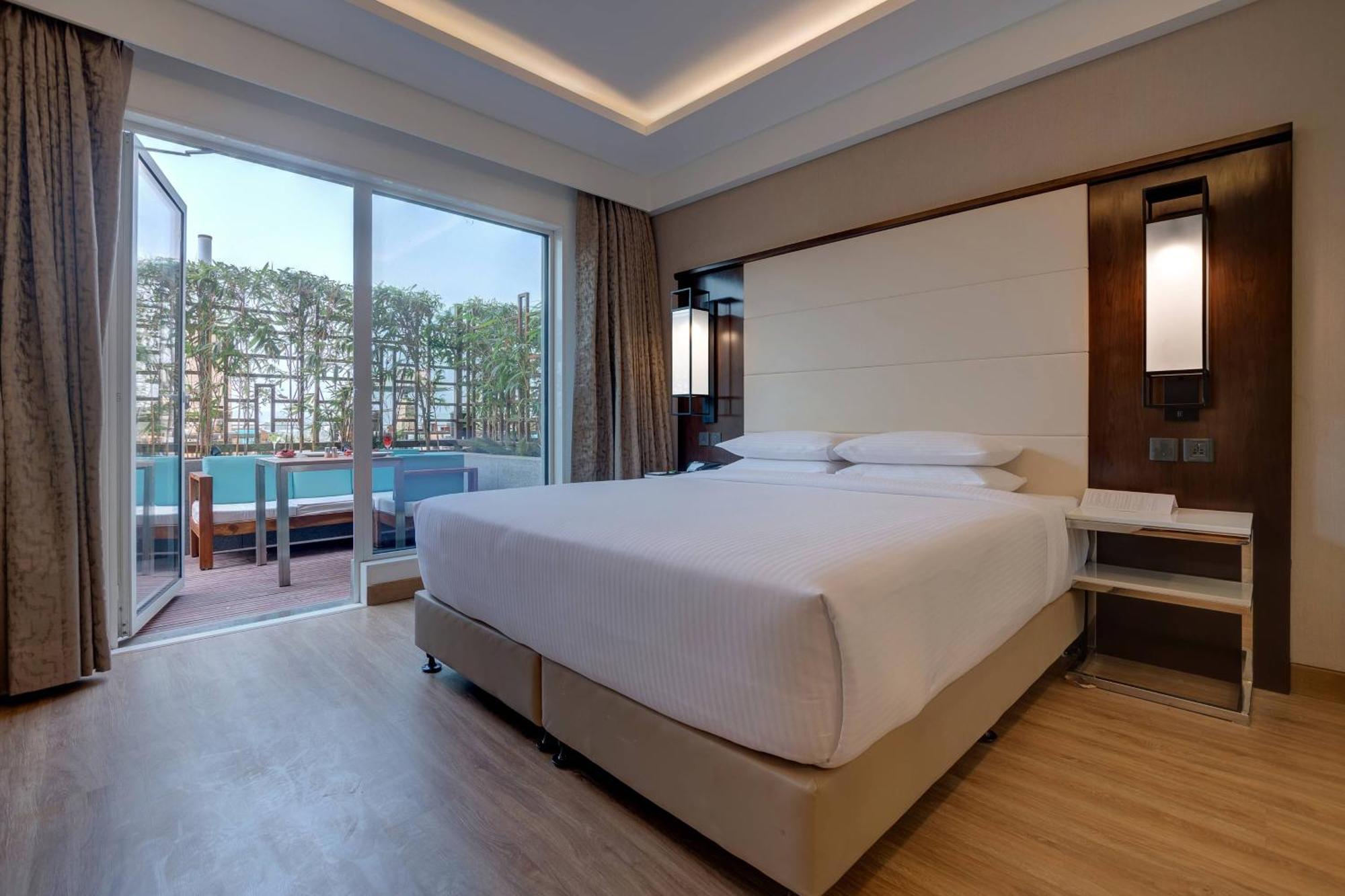 คอร์ตยาร์ด สุรัต Hotel ภายนอก รูปภาพ
